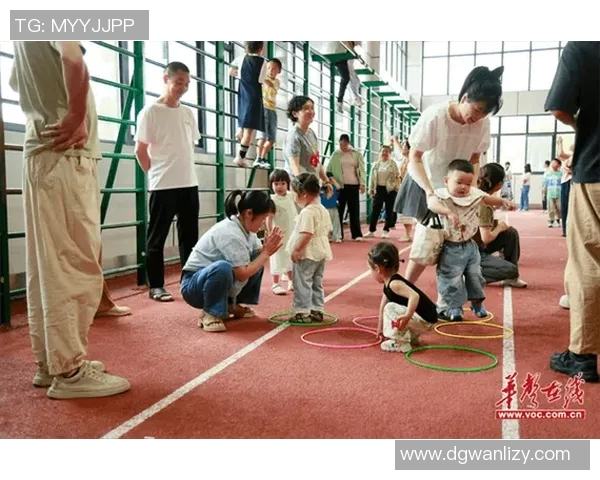 足球明星与孩子共享快乐时光温馨亲子活动尽显运动魅力